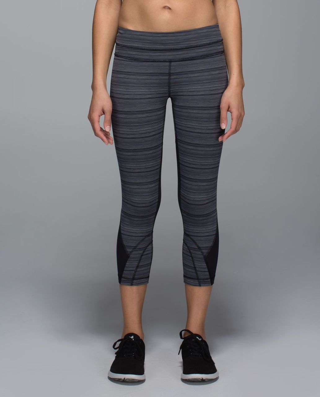 Lululemon Run Chase Me II Crops Black Leggings Size 2 Capri