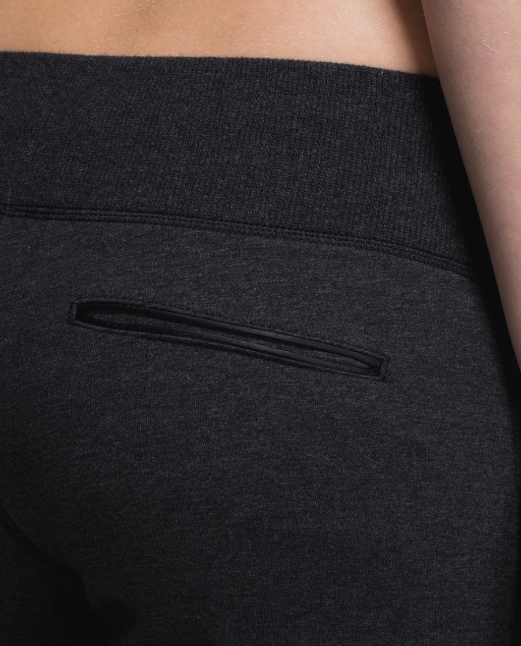 Lululemon Men’s Soft Jersey Tapered Pant Black Size Large 28 Inch Inseam 