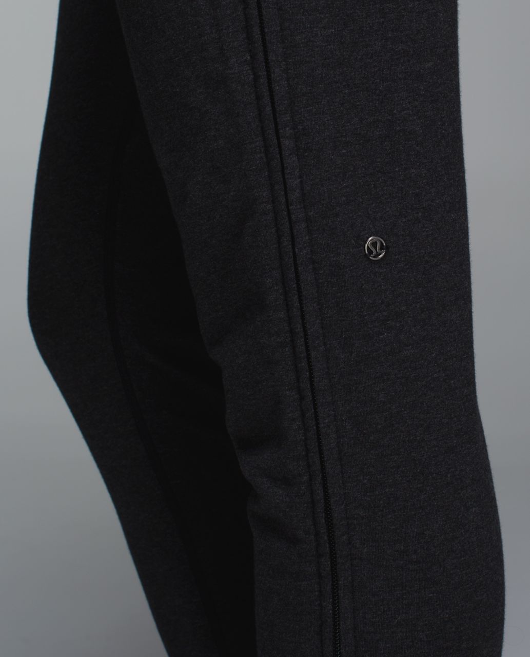 Lululemon Men’s Soft Jersey Tapered Pant Black Size Large 28 Inch Inseam