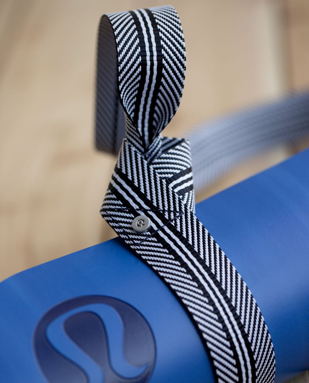 Lululemon Loop It Up Mat Strap - Naval Blue / White