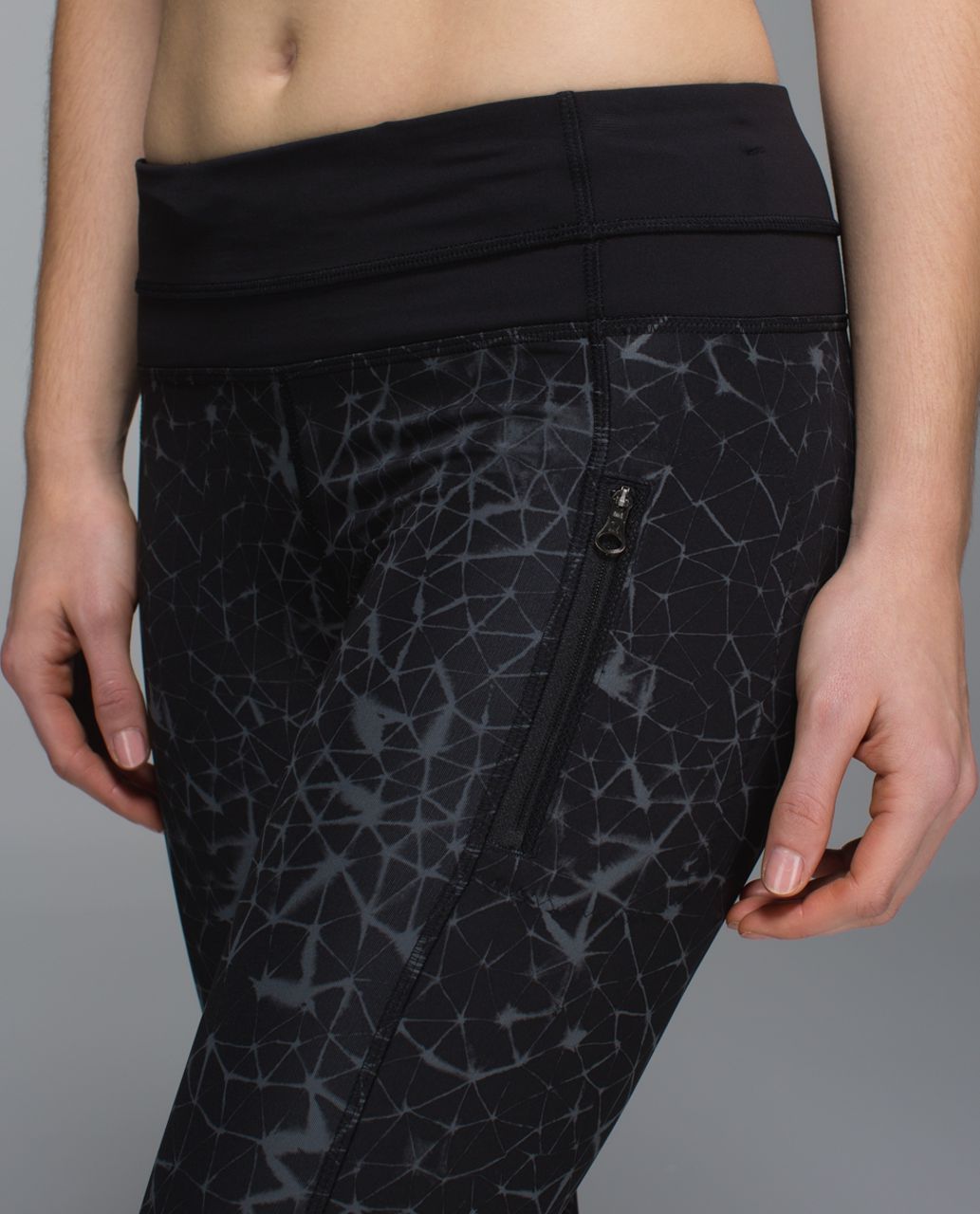 Lululemon Stash It Crop Leggings Full On Luxtreme Star Crushed Coal Black  Size 6 - $32 - From Erica