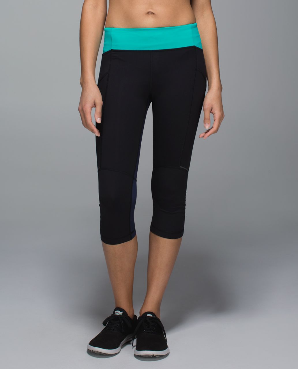 Lululemon Stash It Crop - Deep Navy / Blue Tropics