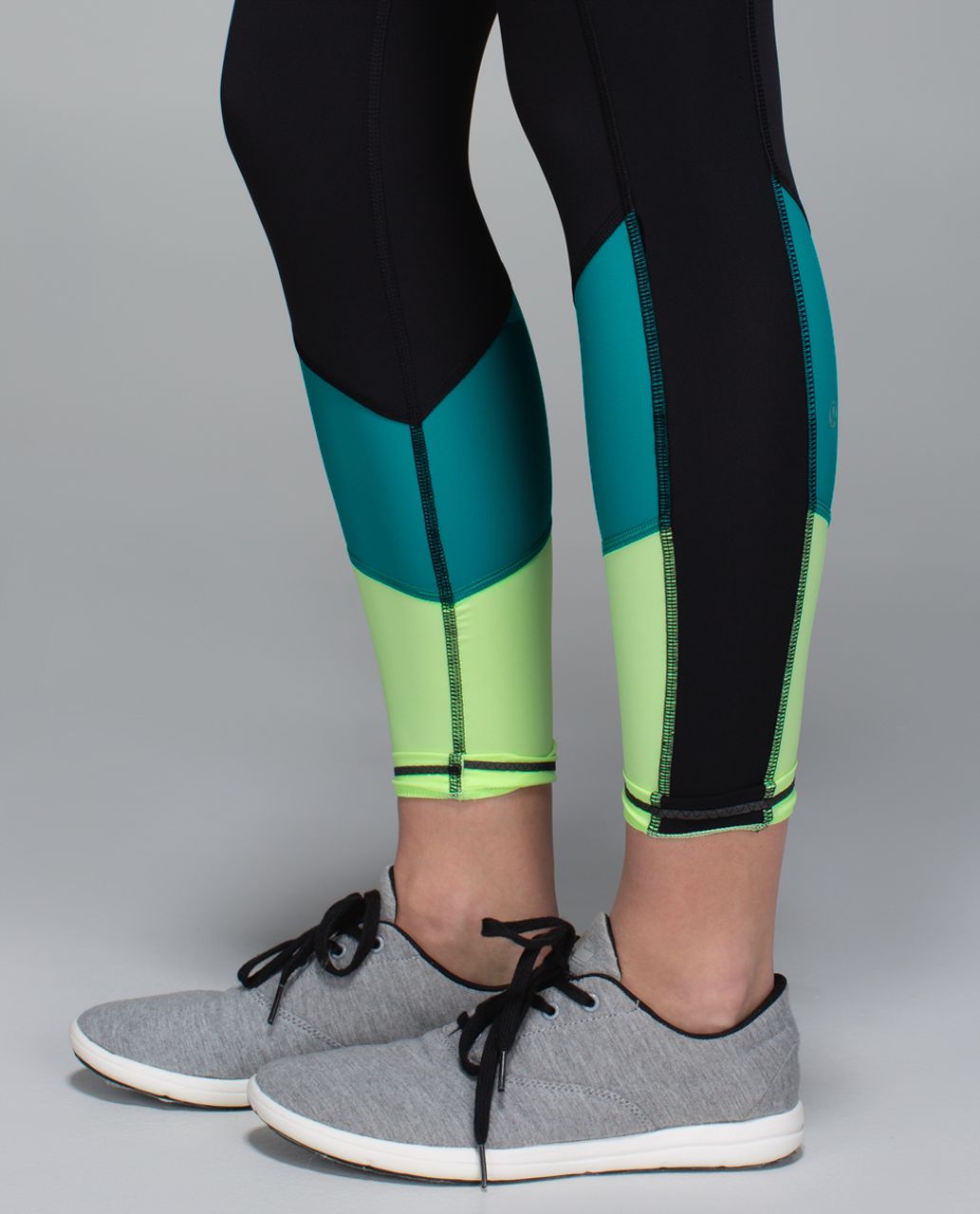 Lululemon Trail Bound 7/8 Tight - Black / Blue Tropics / Clear Mint