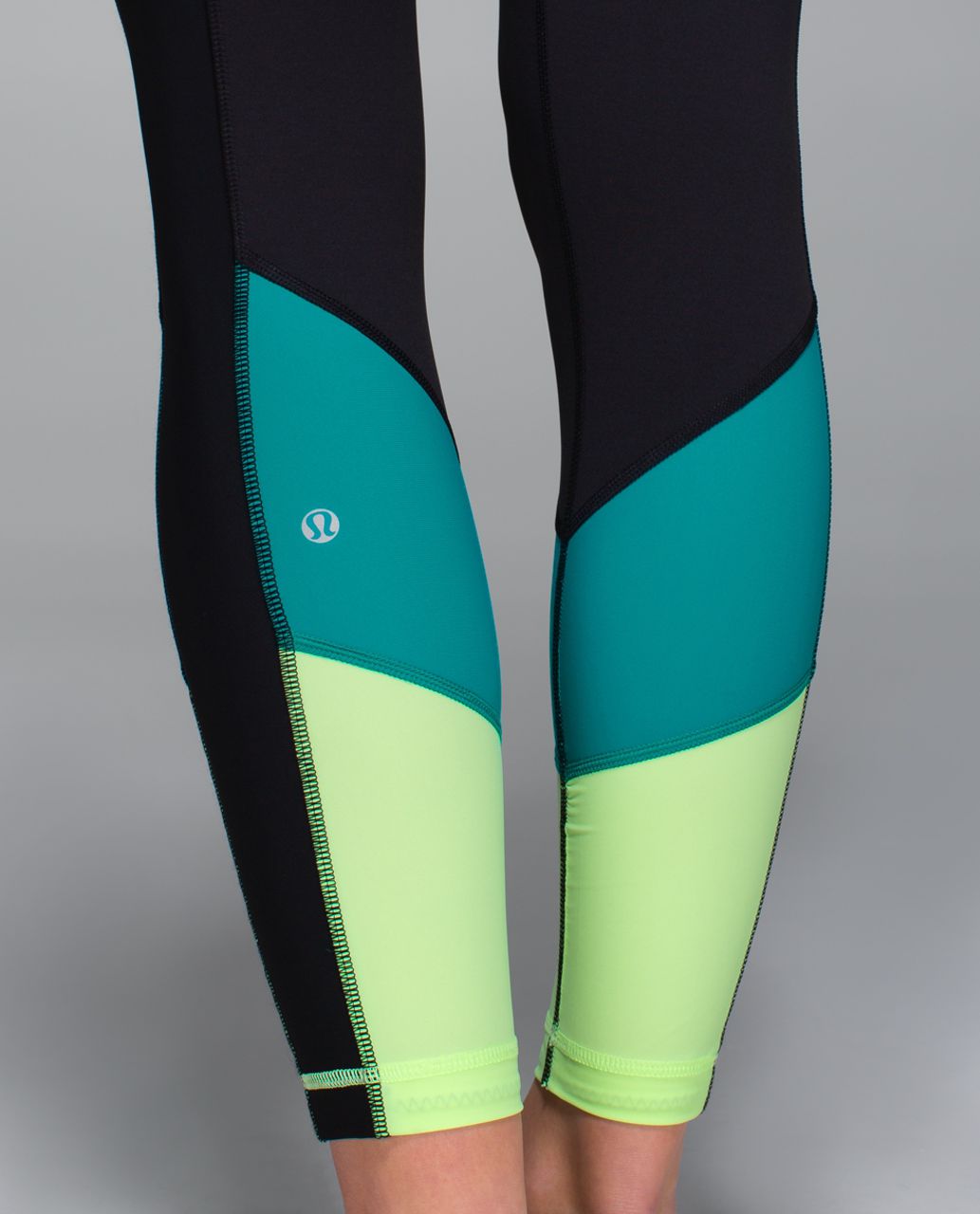 Lululemon Trail Bound 7/8 Tight - Black / Blue Tropics / Clear Mint