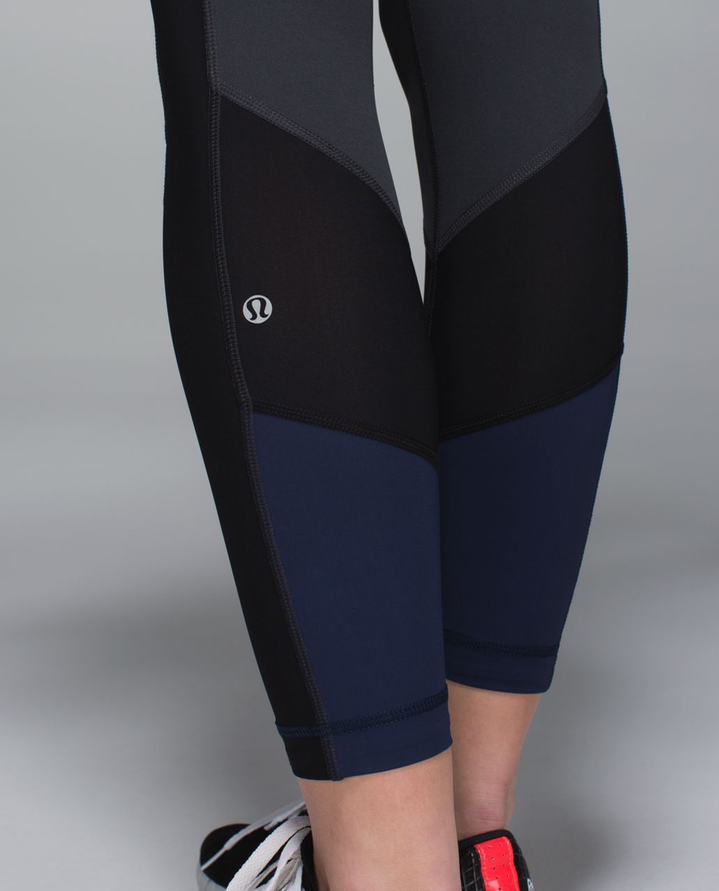 Lululemon Trail Bound 7/8 Tight - Deep Coal / Black / Deep Navy