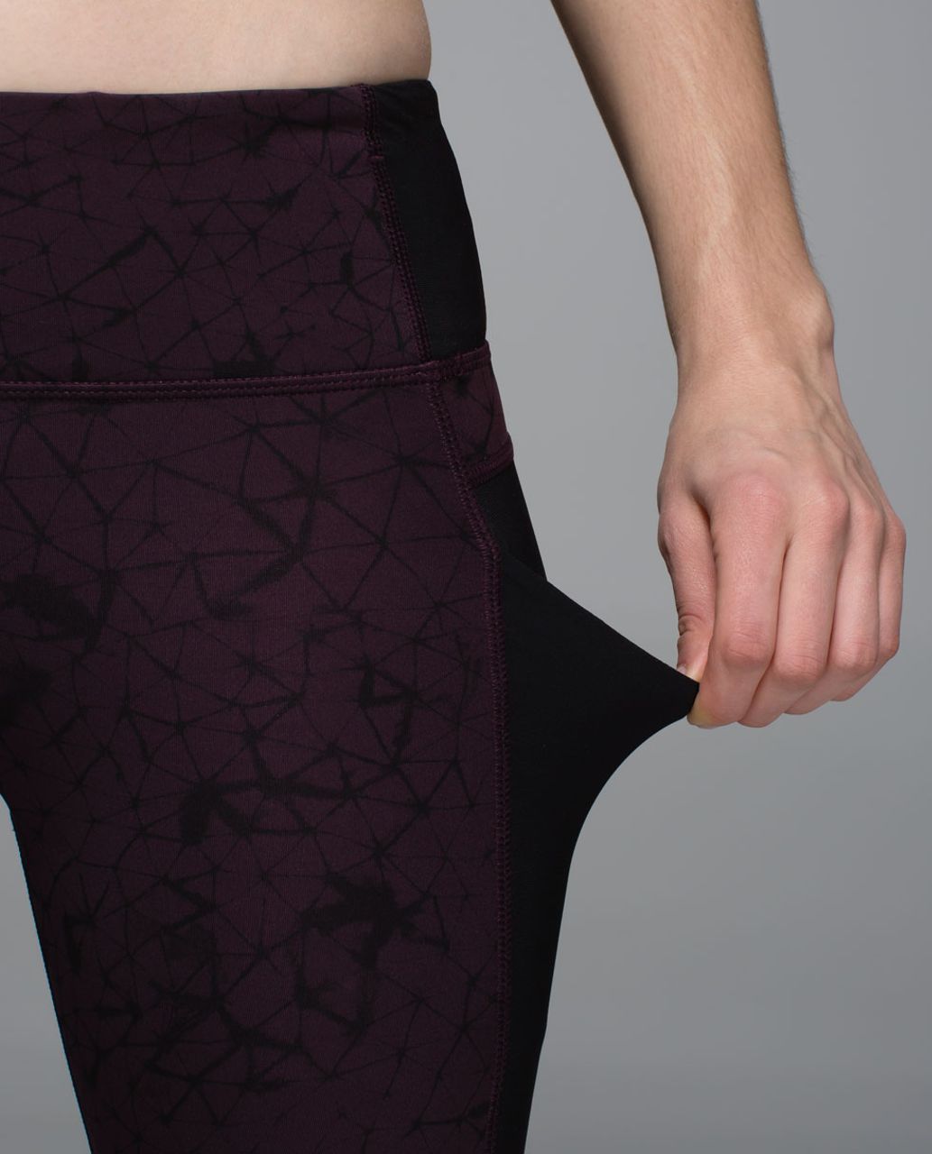 Lululemon Trail Bound 7/8 Tight *Full-On Luxtreme - Star Crushed Black Cherry Black / Black / Bark Berry