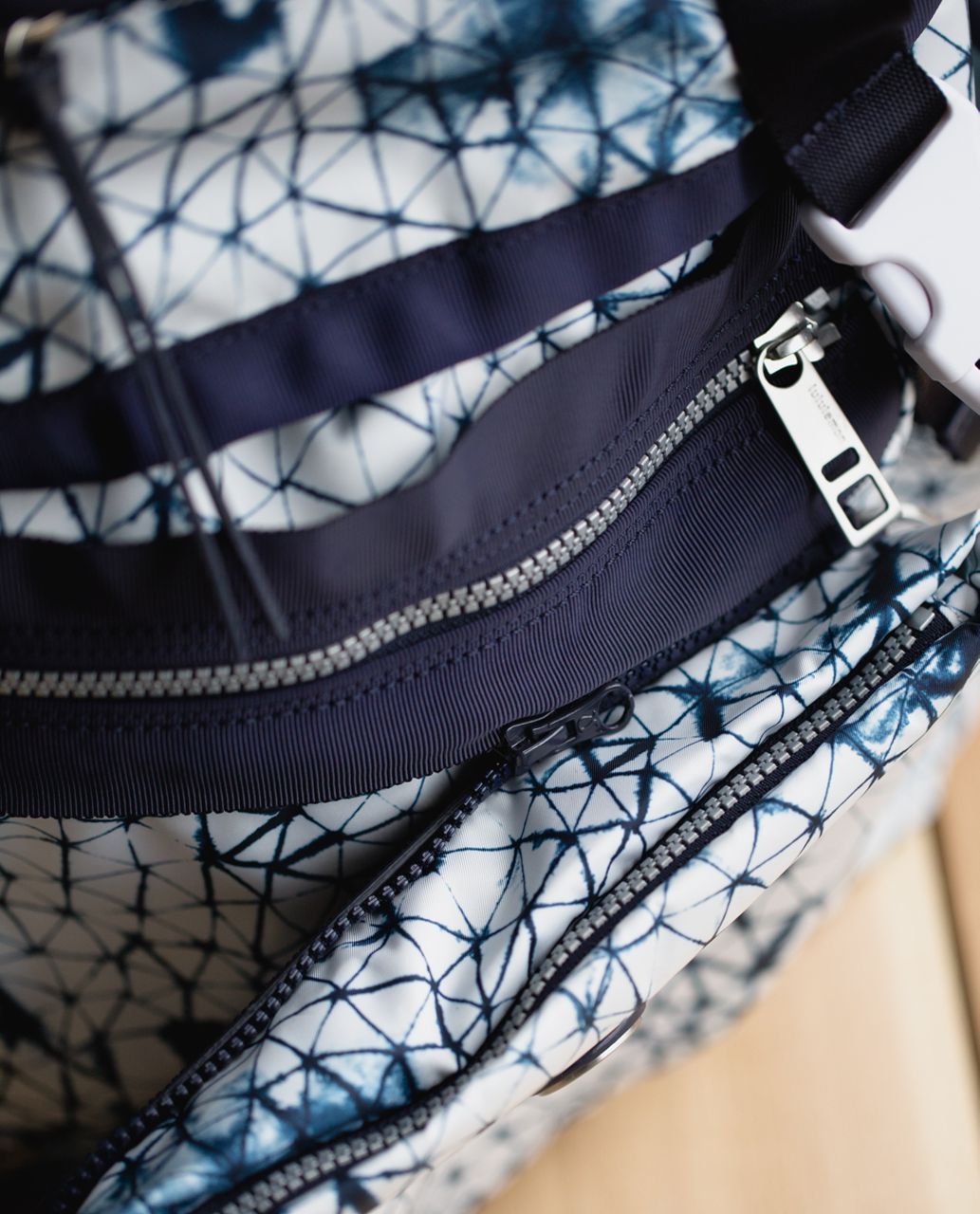 Lululemon Travelling Yogini Rucksack *Polyester - Star Crushed White Deep Navy / Naval Blue