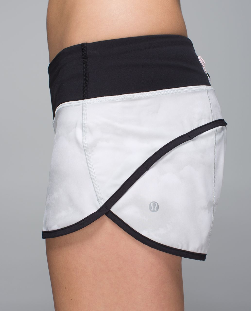 Lululemon Speed Short *4-way Stretch 2.5" - Nimbus Puff White Silver Spoon / Black