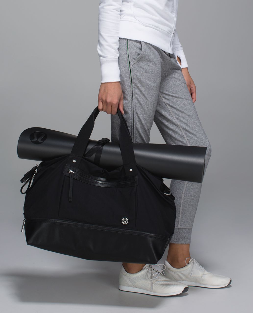 lululemon runaway retreat duffel