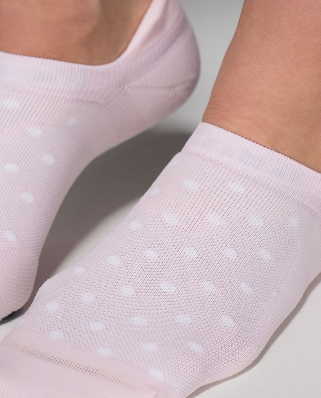 Lululemon Women's Ultimate No Show Run Sock *Ergo Toes - Polka Dot Strawberry Milkshake White