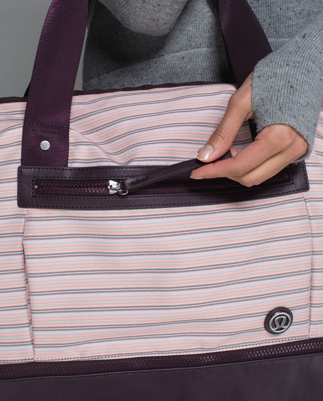 Lululemon Runaway Retreat Duffel - Dobby Stripe Butter Pink Black Cherry / Black Cherry