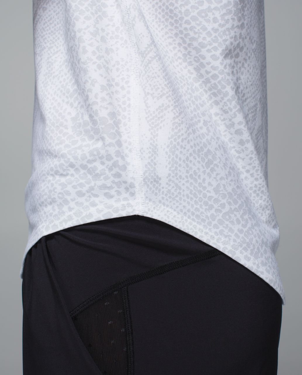 Lululemon Weekend Short Sleeve - Desert Snake White Silver Fox / White