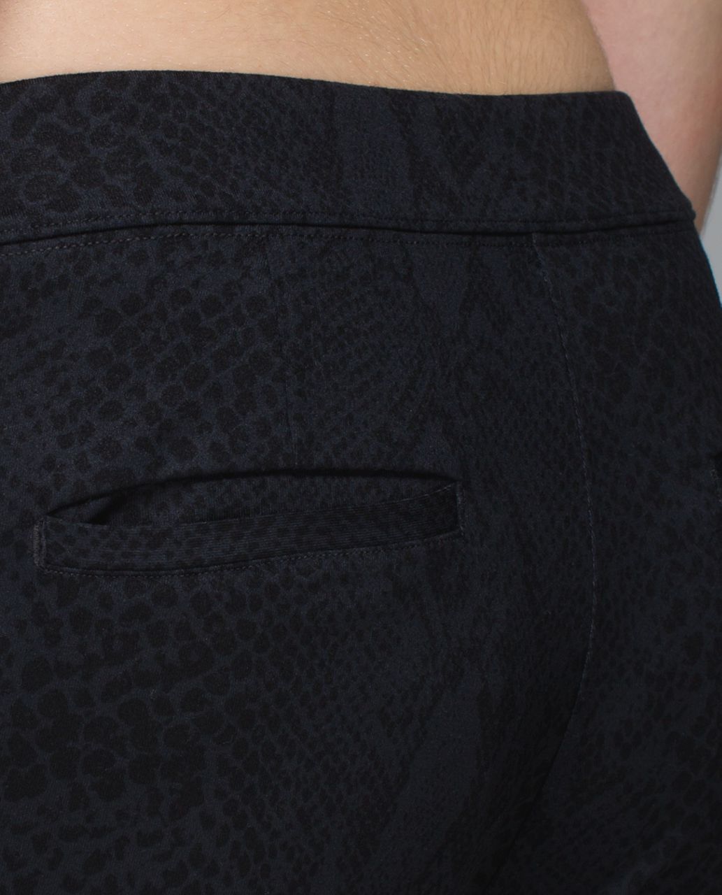 Lululemon Jet Crop *Full-On Luon - Desert Snake Deep Coal Black