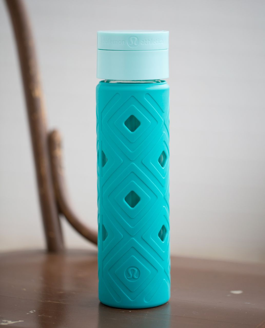 Lululemon Pure Focus Glass Water Bottle - Blue Tropics / Tranquil Blue -  lulu fanatics