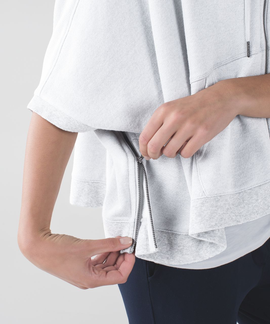 Lululemon In The Loop Poncho - Heathered Silver Spoon / Heathered Light Grey