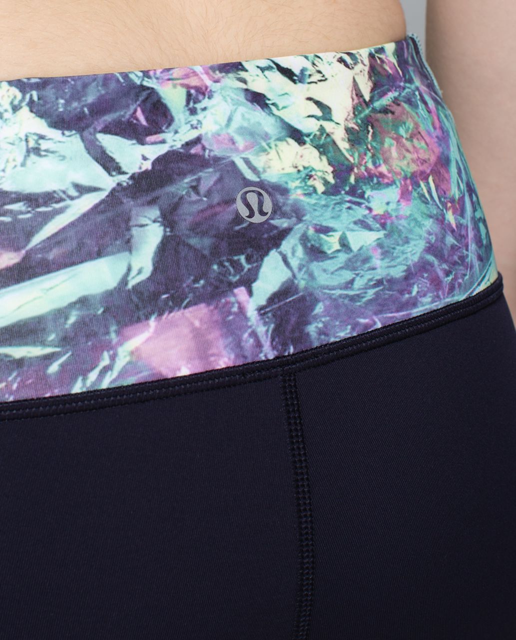 Lululemon Var-City Crop - Naval Blue / Iridescent Multi