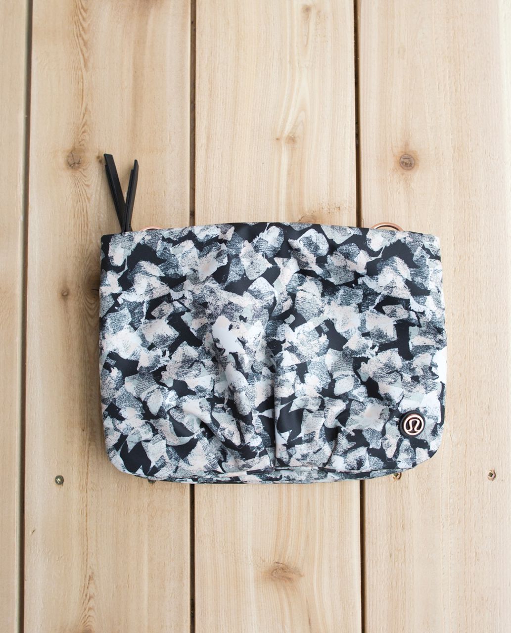 Lululemon Hip To Be Free Bag *Polyester - Mystic Jungle Butter