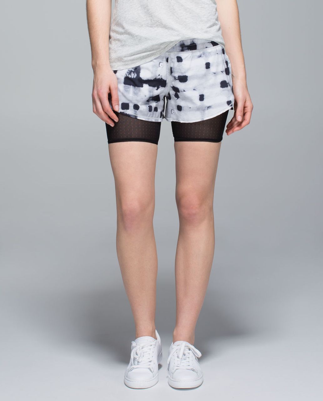 Lululemon Hot To Street Short - Ghost Weave White Black / Black