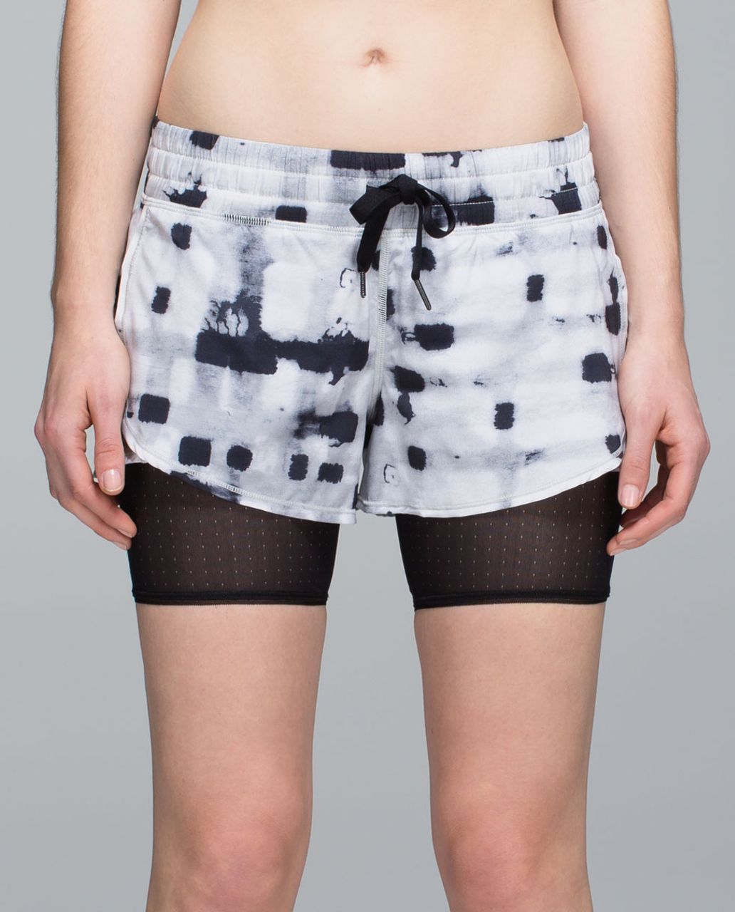 Lululemon Hot To Street Short - Ghost Weave White Black / Black