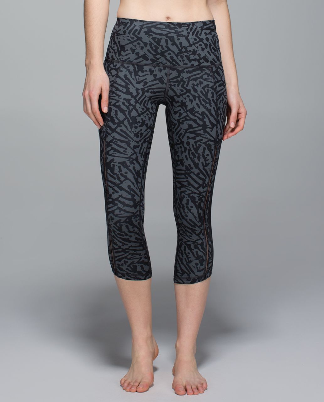 Lululemon Hot To Street Crop - Biggie Brushed Animal Coal Black / Black