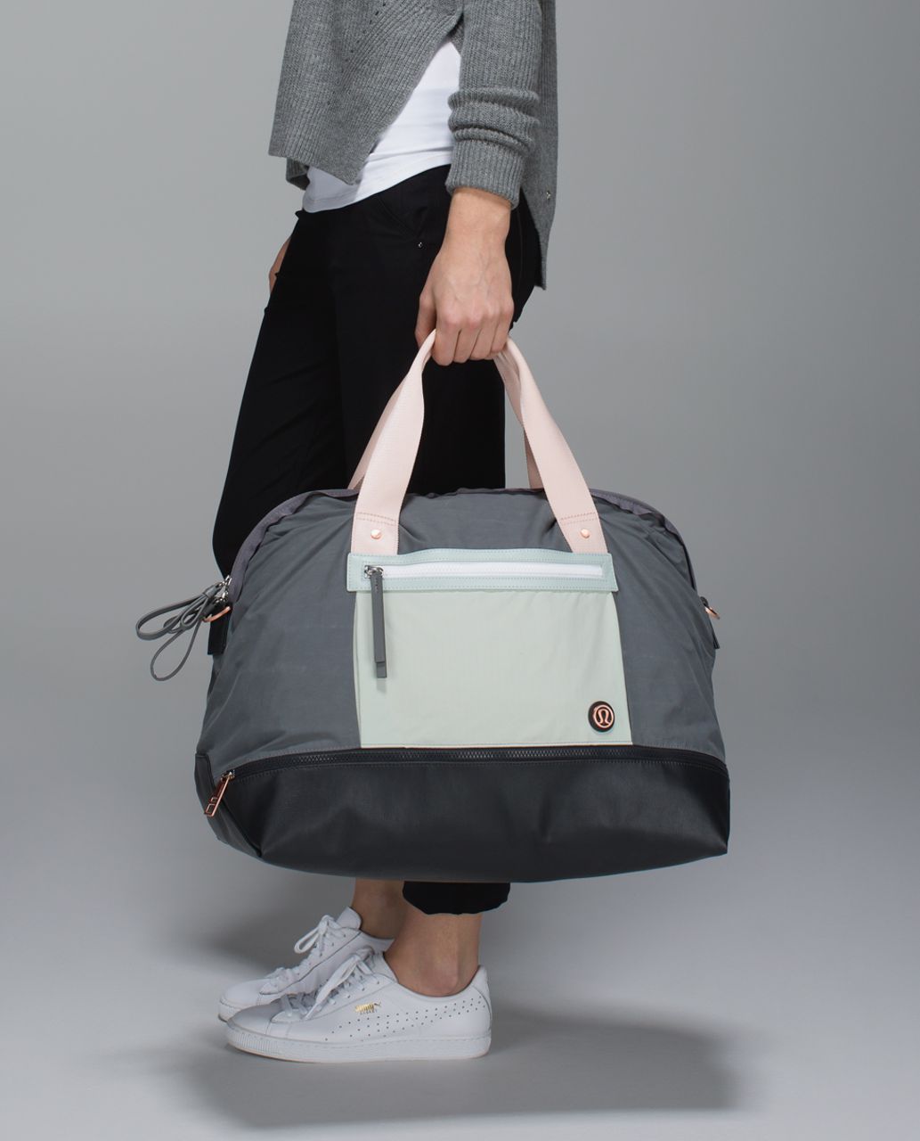 lululemon runaway retreat duffel