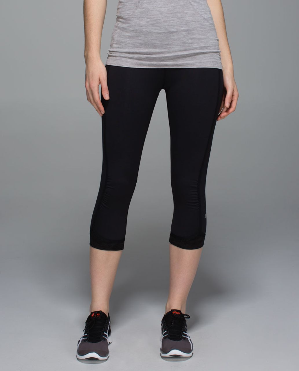 https://storage.googleapis.com/lulu-fanatics/product/21255/1280/lululemon-run-for-days-crop-black-0001-130756.jpg