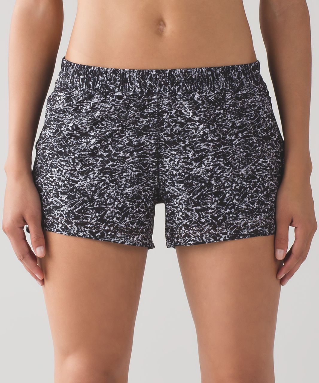 Lululemon Chasing Waves Short - Iced Wave White Black