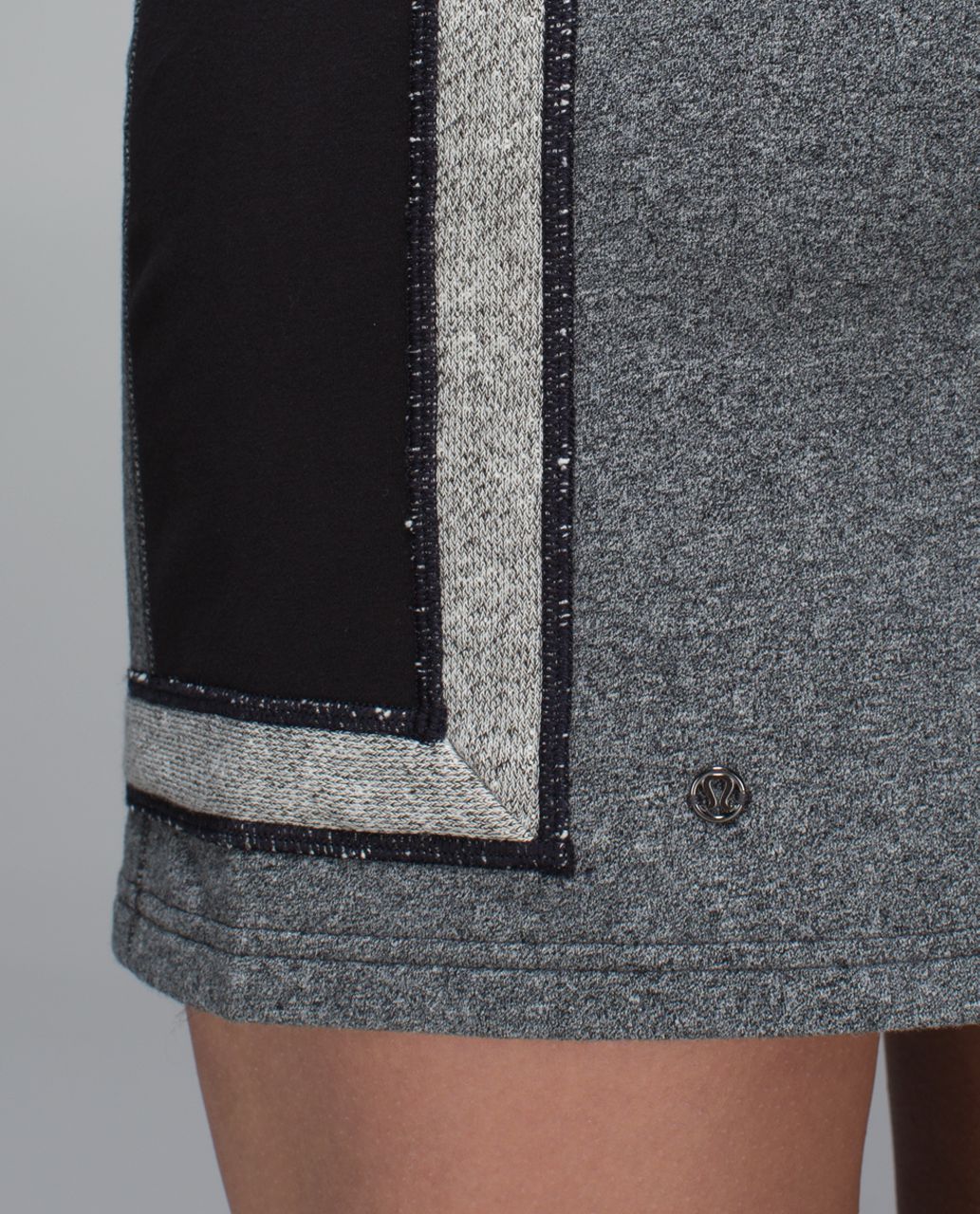 Lululemon Refresh Skirt - Heathered Speckled Black / Heathered Black / Black