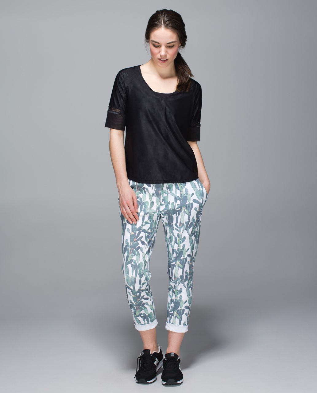 Lululemon Jet Crop *Luxtreme (Slim) - Floral Sport White Multi - lulu  fanatics