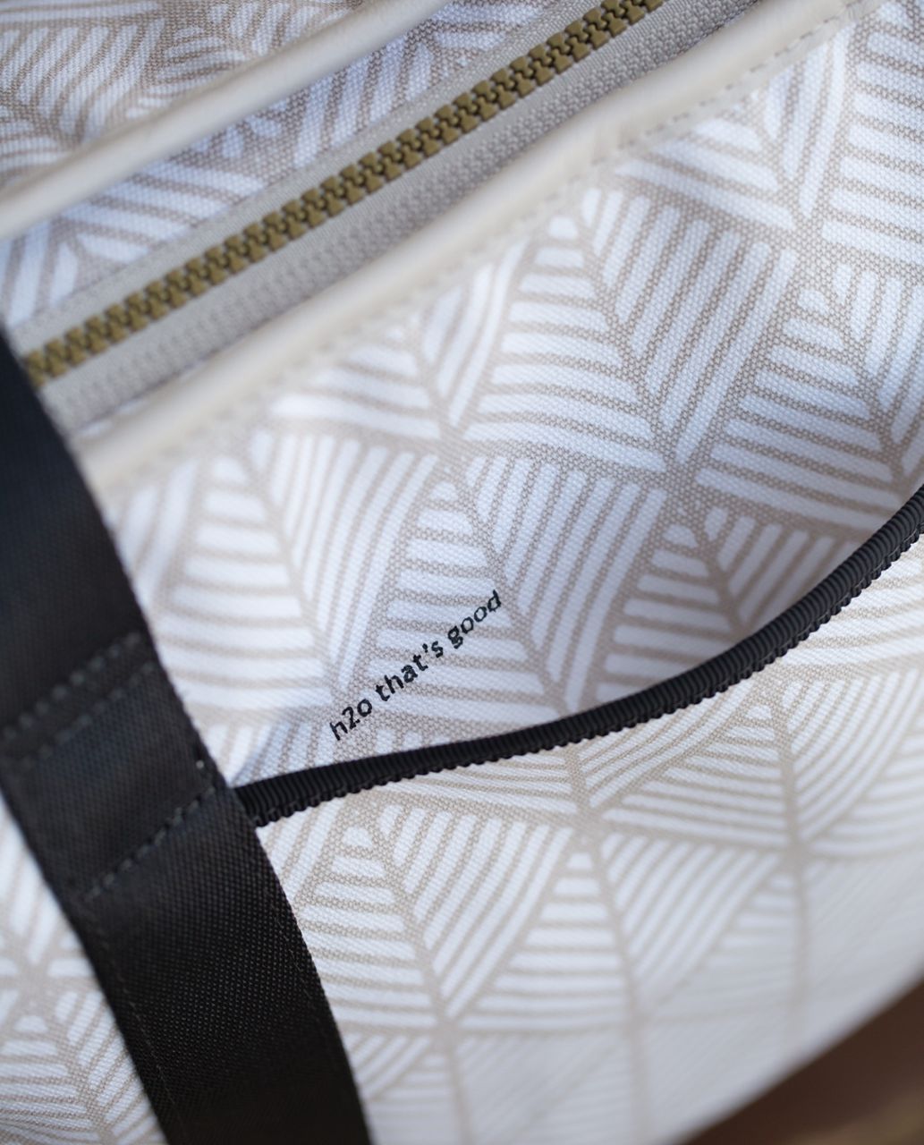 Lululemon Summer Lovin' Tote - Diamond Palm White Dune / Dune