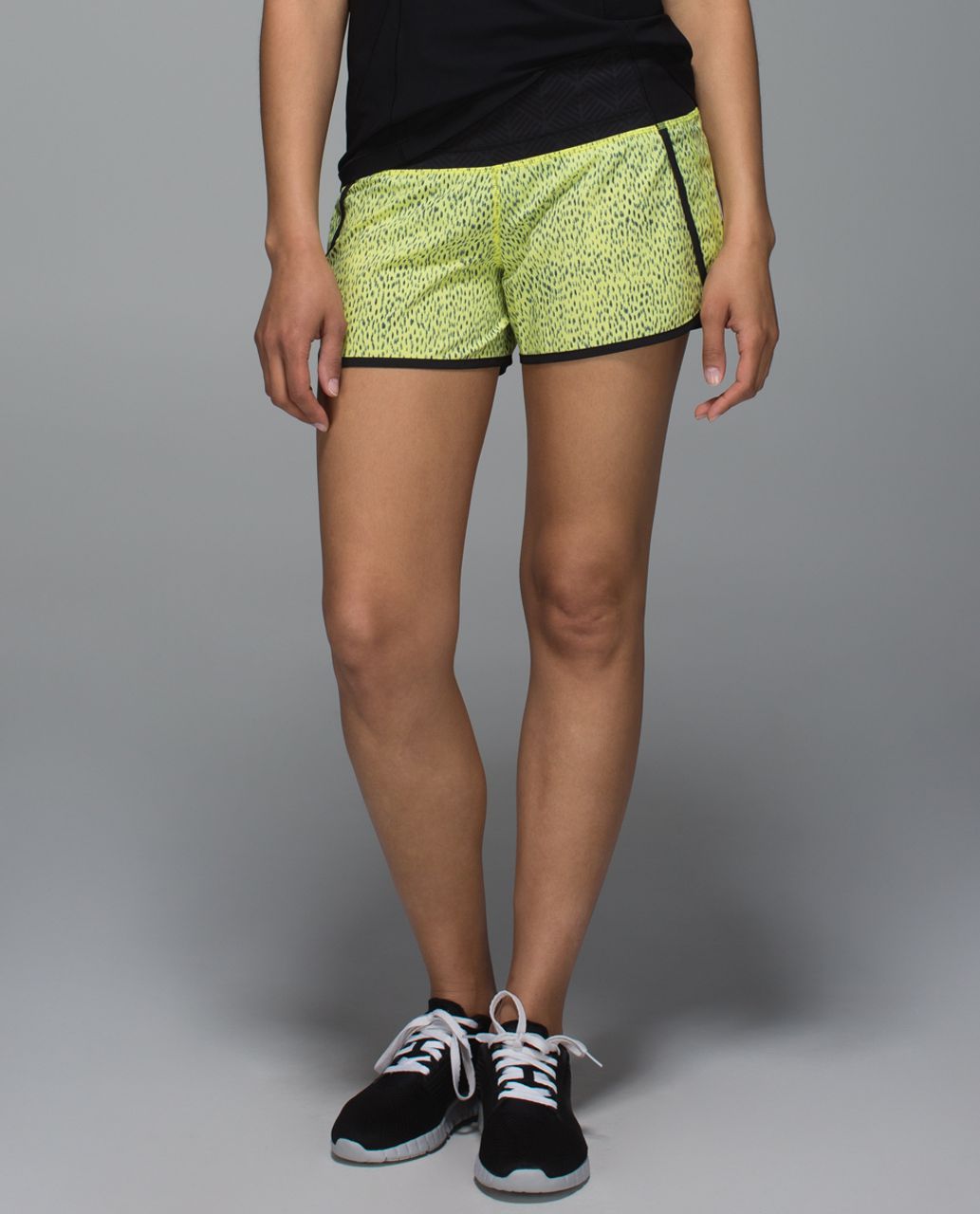 Lululemon Run Times Short *4-way Stretch - Dottie Dash Clarity Yellow Black / Black