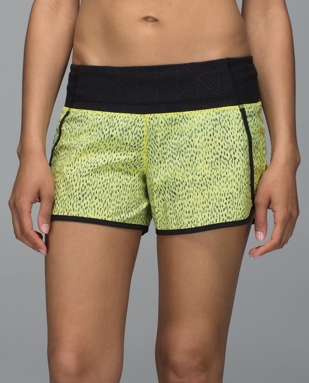 Lululemon Run Times Short *4-way Stretch - Dottie Dash Clarity Yellow Black / Black