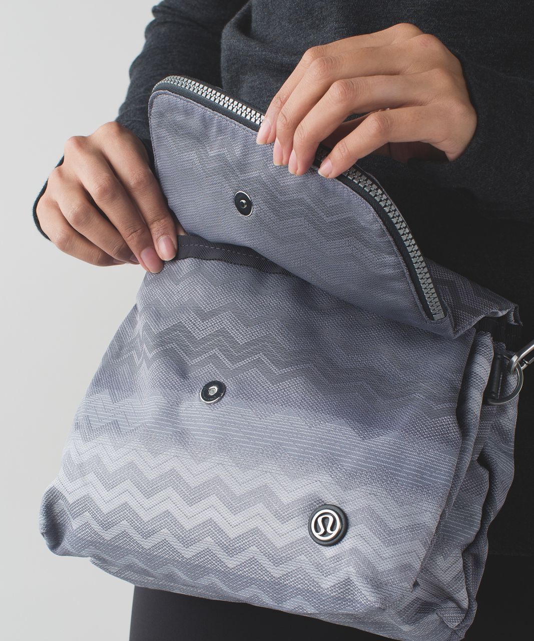 Lululemon Party Om Bag - Gradient Zig Zag Neutral Multi / Deep Coal