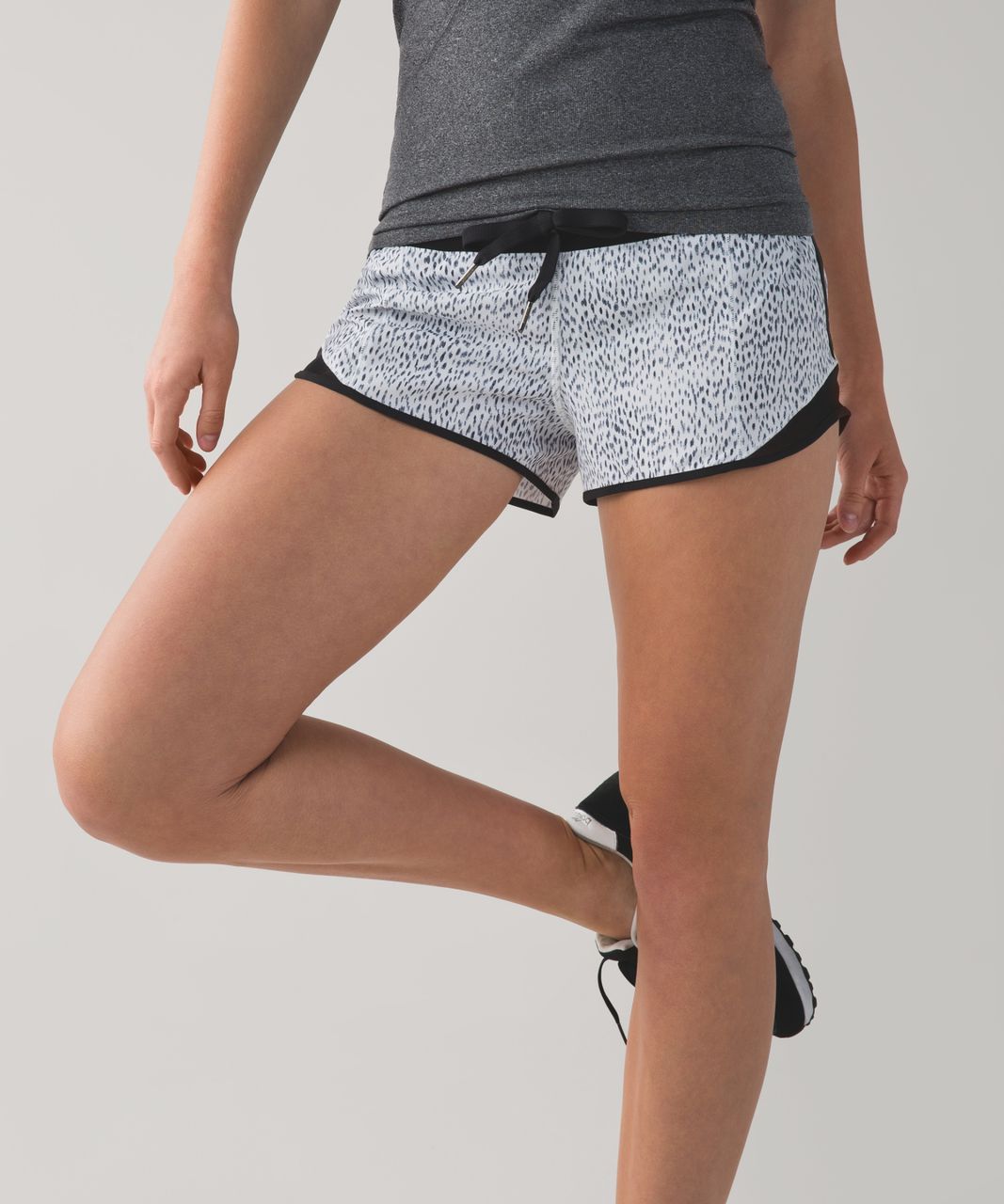 Lululemon Hotty Hot Short - Dottie Dash White Black / Black