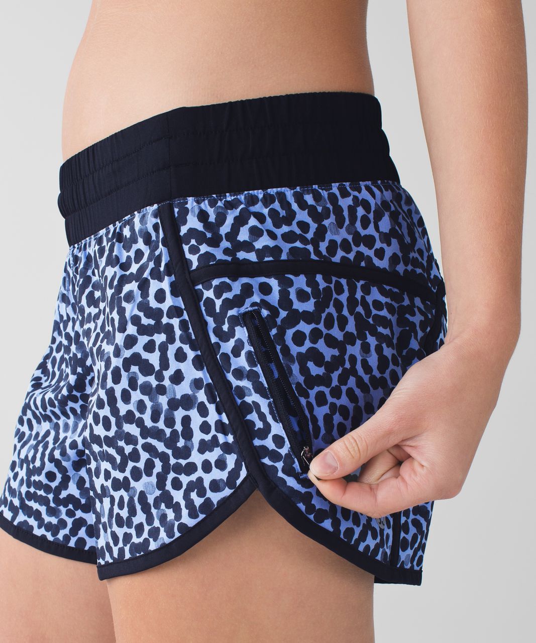 Lululemon Tracker Short III *4-way Stretch - Ace Spot Lullaby Black