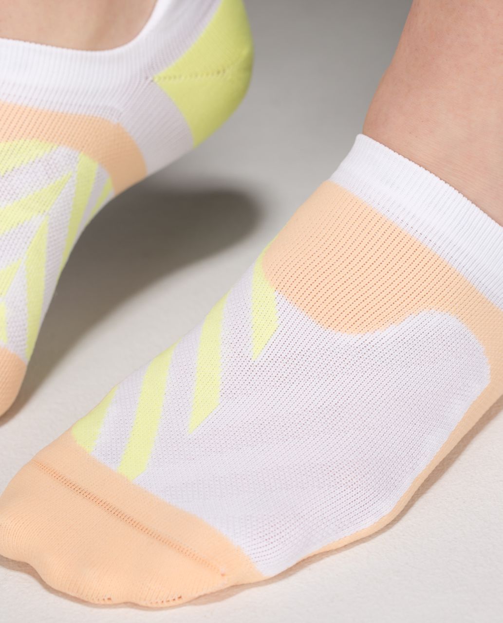 Lululemon Women's Ultimate No Show Run Sock - Chevron Race Stripe Peach Fuzz Clarity Yellow White