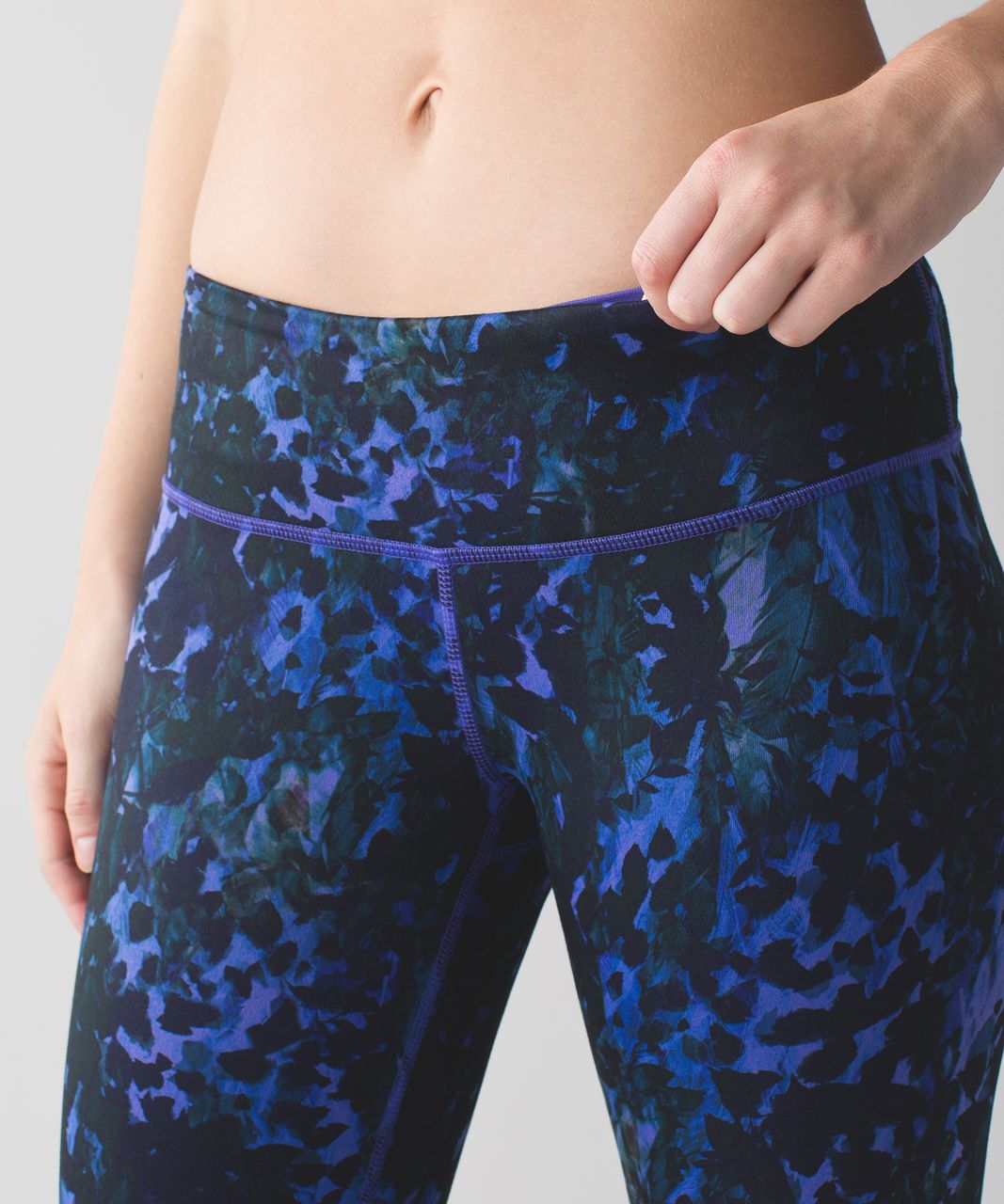 Lululemon Blue and Black Floral Print Wunder Under Crop II Leggings Size 6