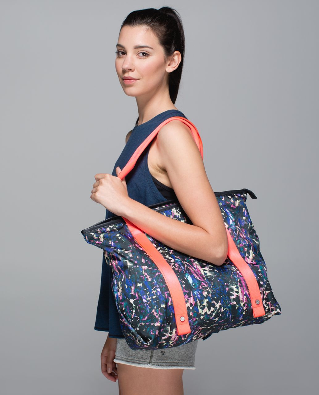 Lululemon Summer Lovin' Tote - Floral Backdrop Black Multi / Deep Coal