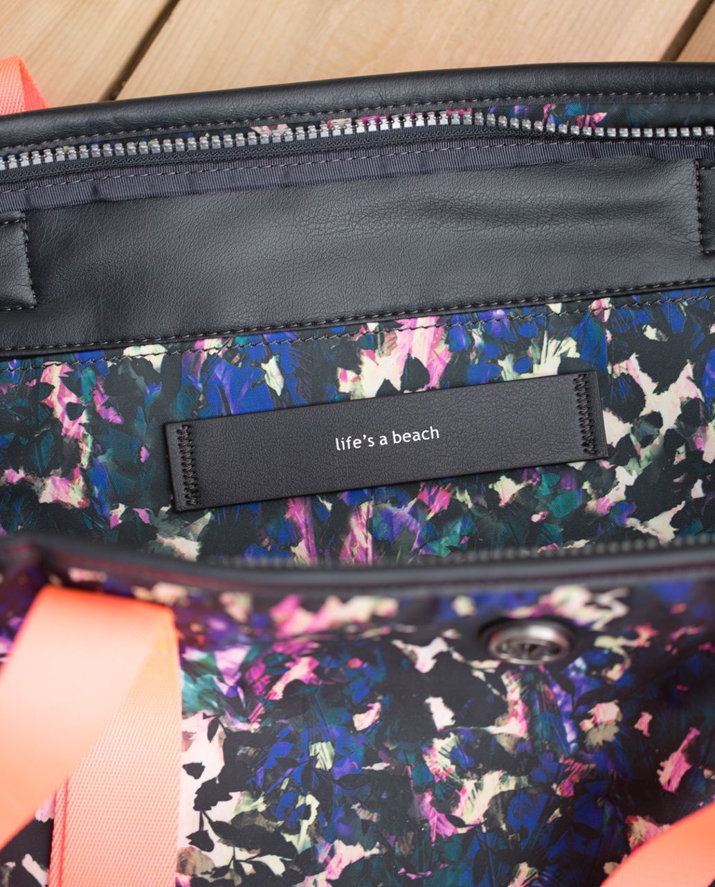 Lululemon Summer Lovin' Tote - Floral Backdrop Black Multi / Deep Coal