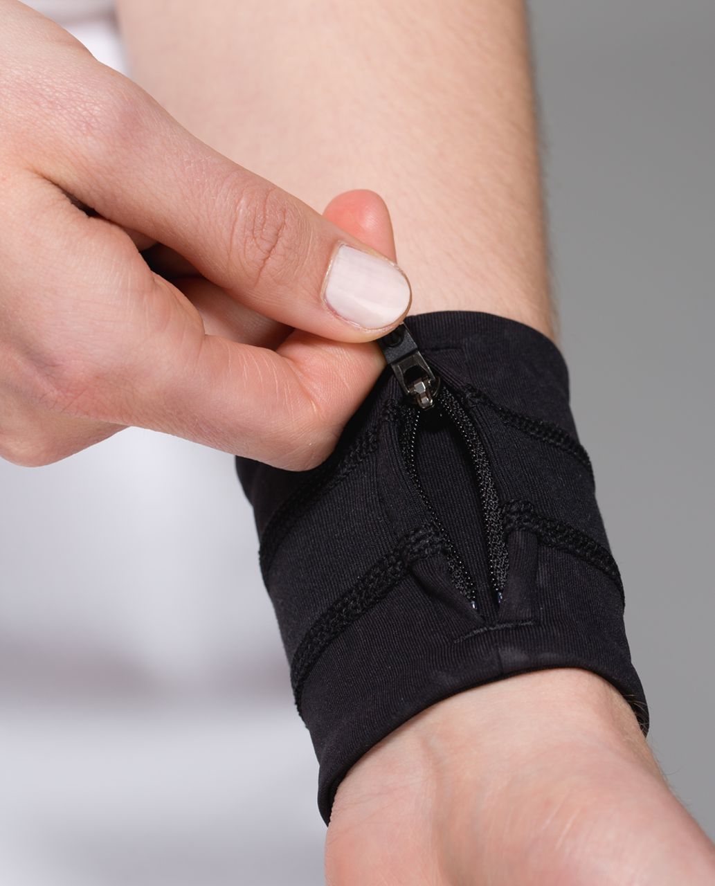 Lululemon Sweat Cuffs - Watermark Embossed Black