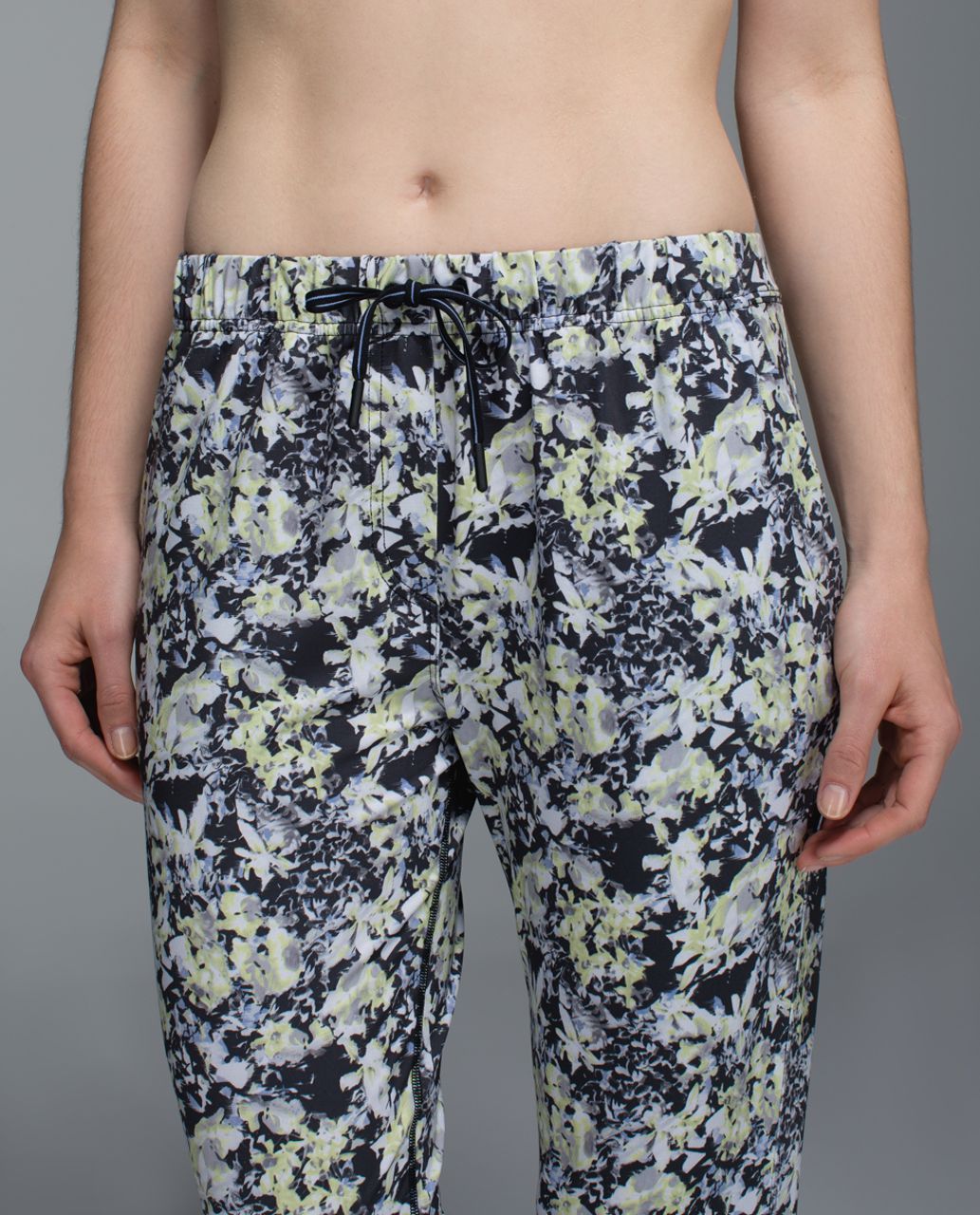 LULULEMON Jet Crop Slim Luxtreme Petal Black Yellow Walking Yoga