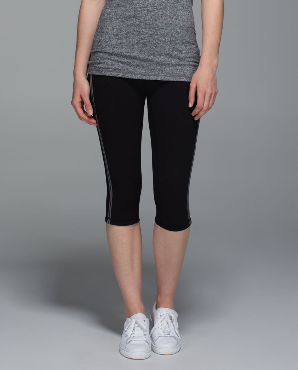 NWT Lululemon Inner Essence Crop ~SIZE:4~Black / Slate