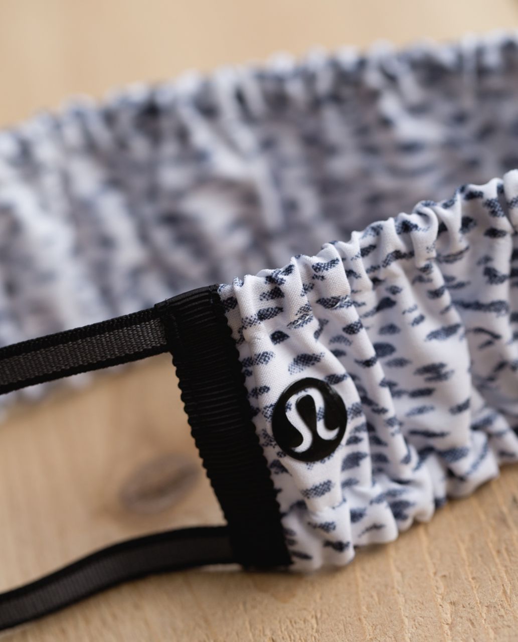 Lululemon Scrunch Or Not Headband - Dottie Dash White Black