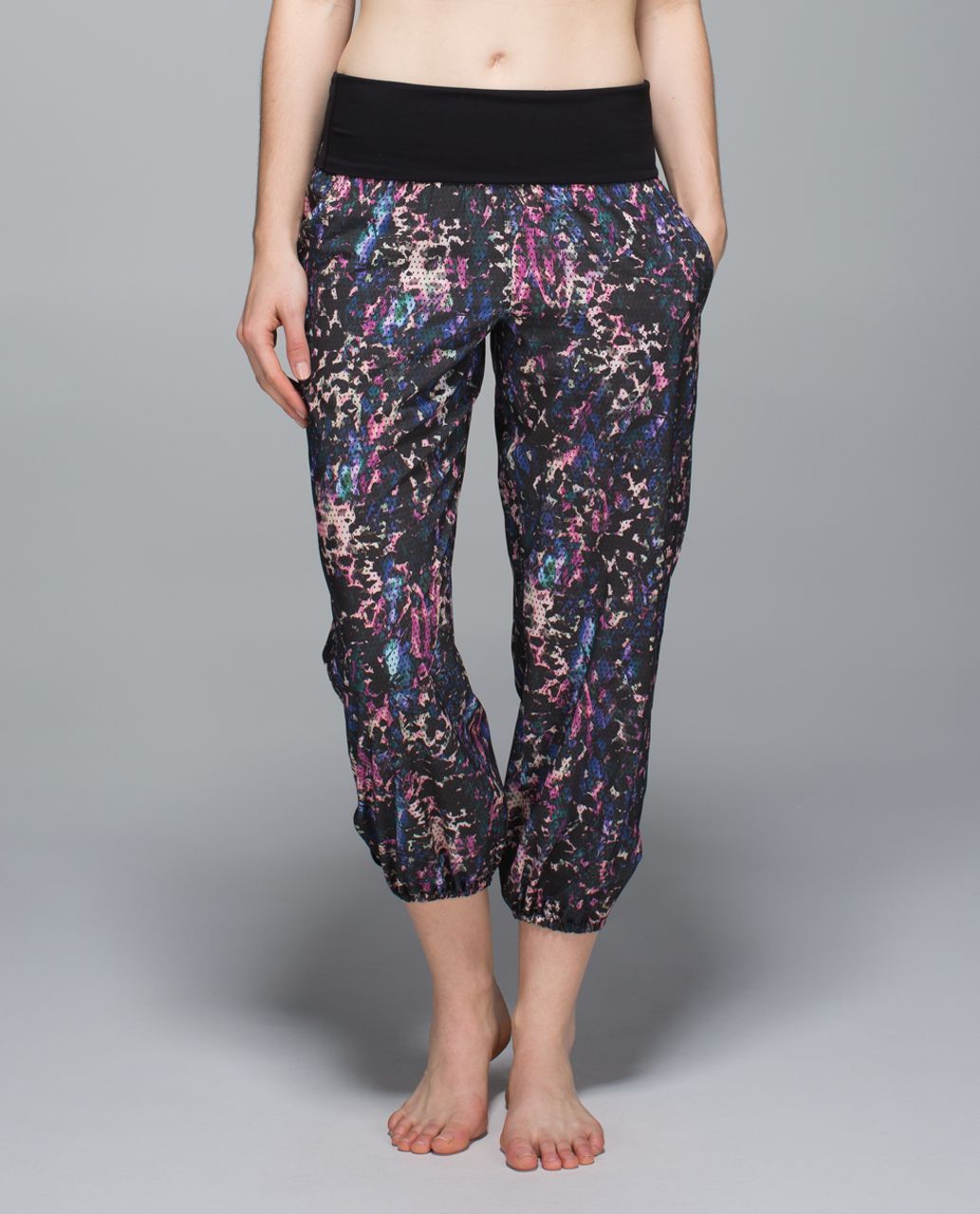 Colorado Threads Black Floral Yoga Pant-Black Multi-XS Womens