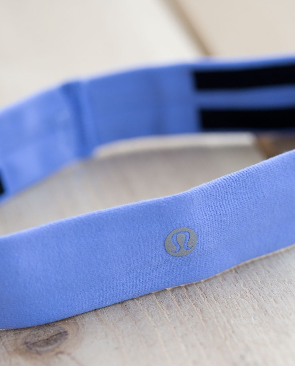 Lululemon Skinny Fly Away Tamer Headband - Lullaby