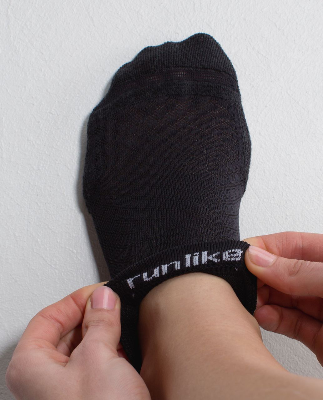 Lululemon Women's Ultimate Padded Run Sock - Checker Black