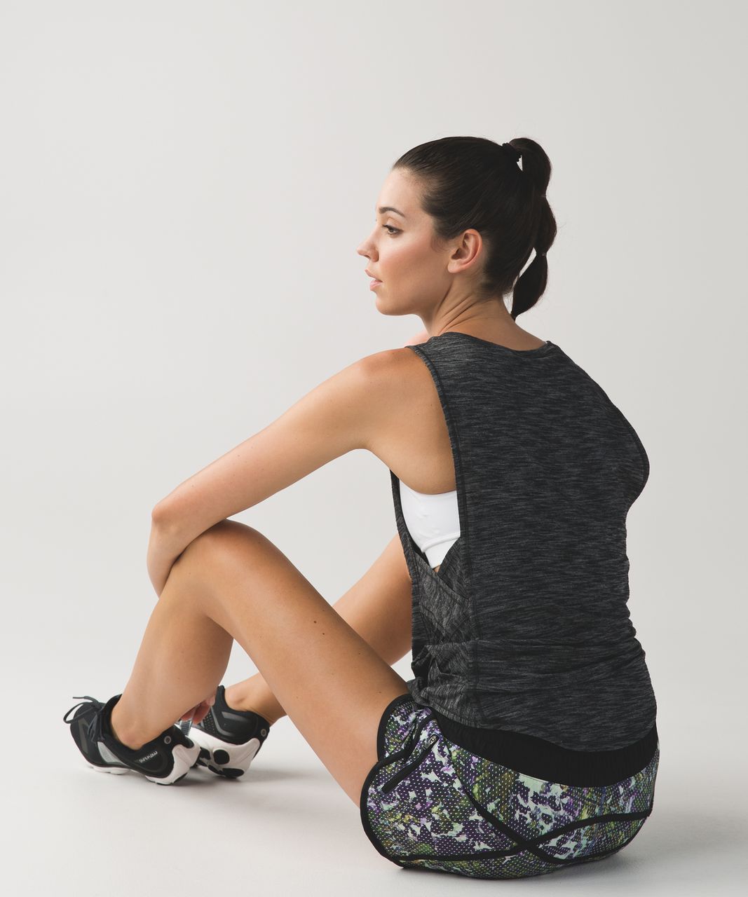 Lululemon Tracker Short III *4-way Stretch - Floral Sport White Multi / Black