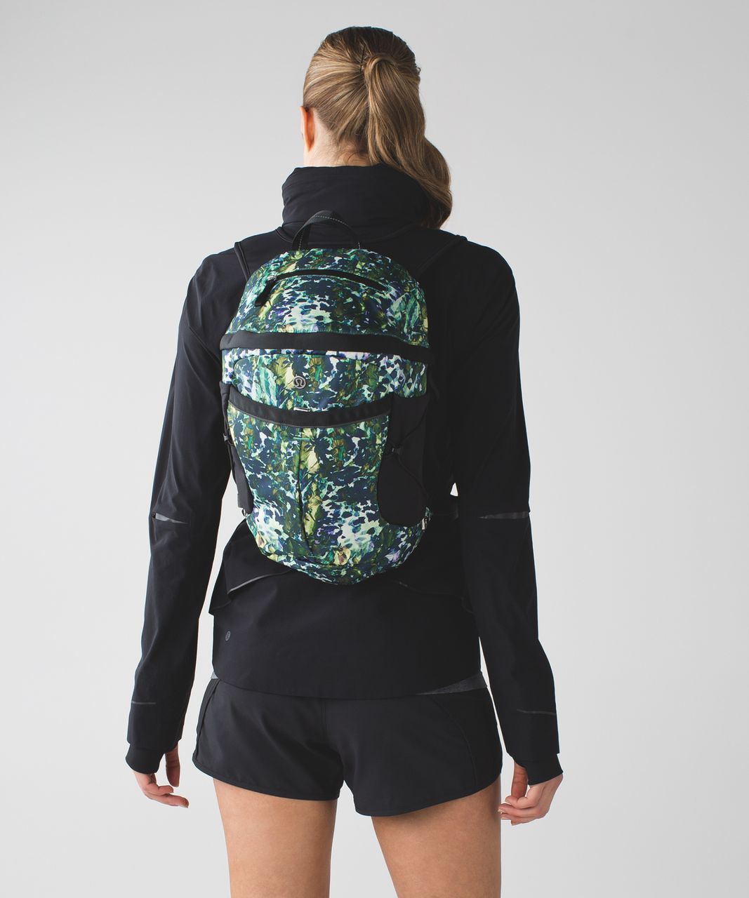 Lululemon Run All Day Backpack - Floral Backdrop White Multi / Black