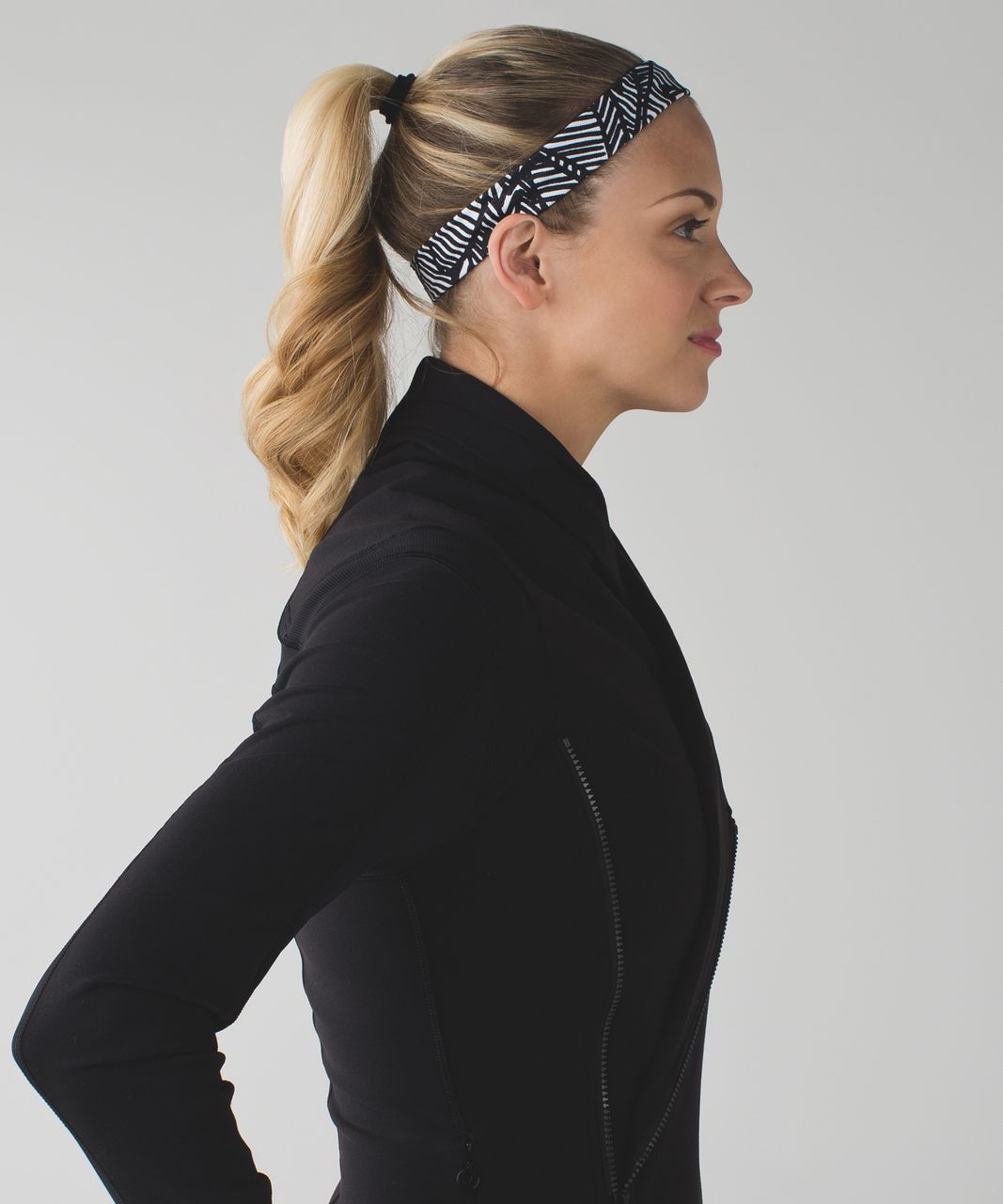 Lululemon Skinny Fly Away Tamer Headband - Banana Leaf White Black