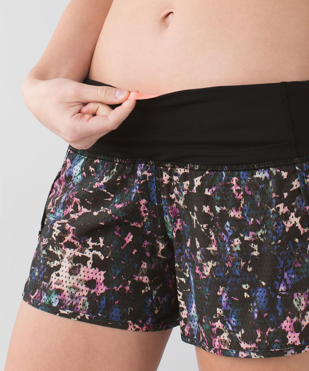 Lululemon Run Times Short *4-way Stretch - Floral Sport Black Multi / Black